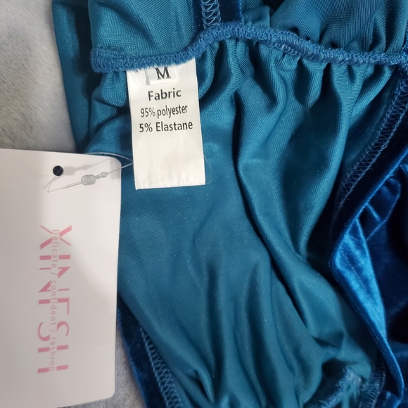 Women's Velvet Evening Dress - Picture 4 of 6